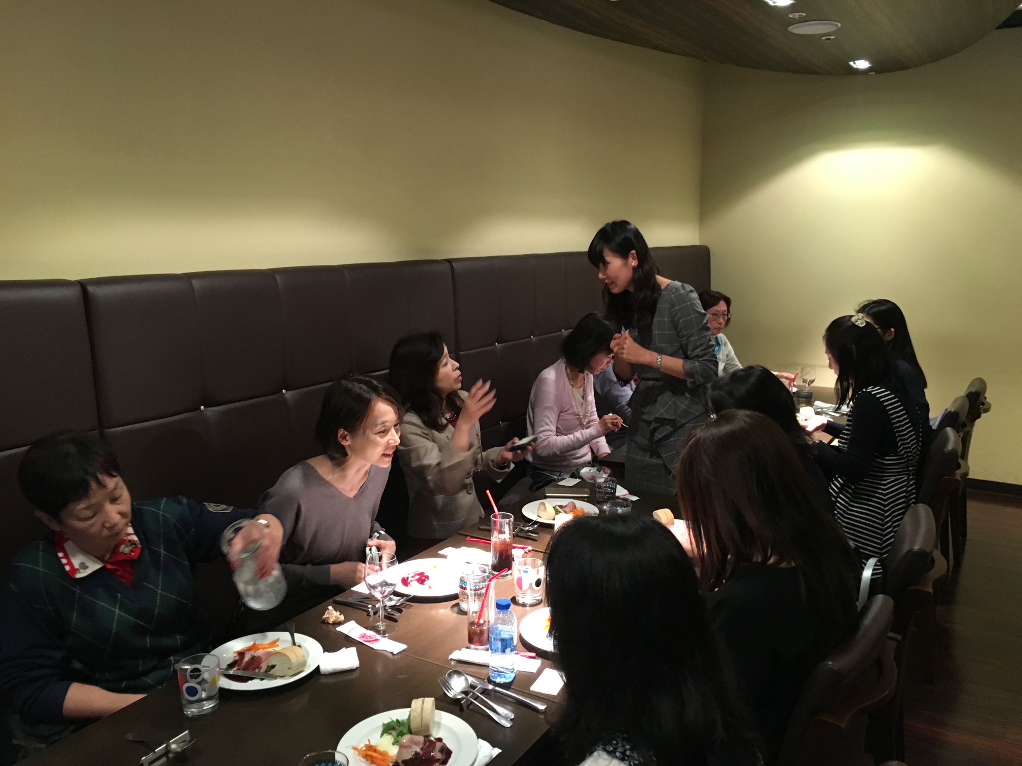 ランチ懇親会の実施